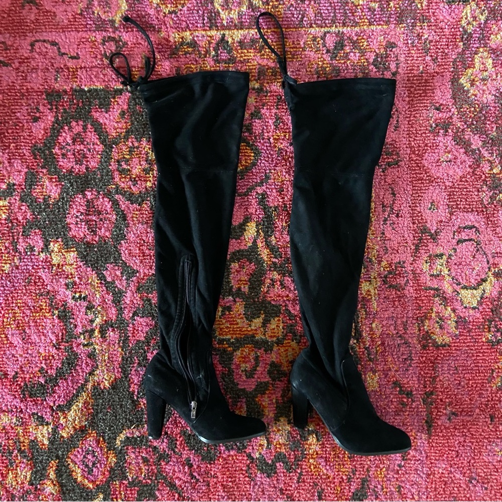 Thigh high black tie and zip up size 7 midi velvet chunky heel